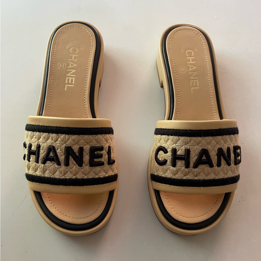 CHANEL| Lambskin Embroidered Logo Mules |Size 38 | Ivory Black